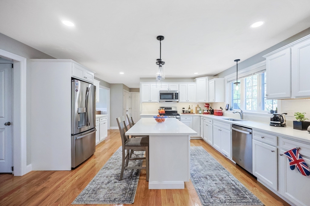 27 Paddock Circle Middleboro, MA 02346 - Photo 8 of 35