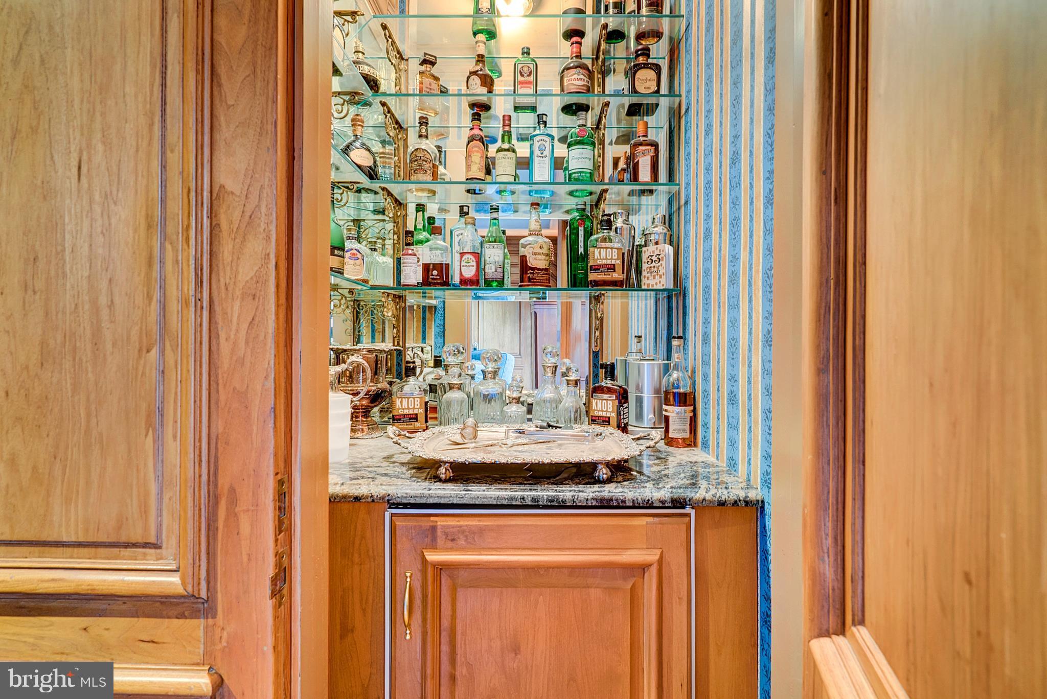 8523 Lees Ridge Road Warrenton, VA 20186 - Photo 16 of 30 Bar