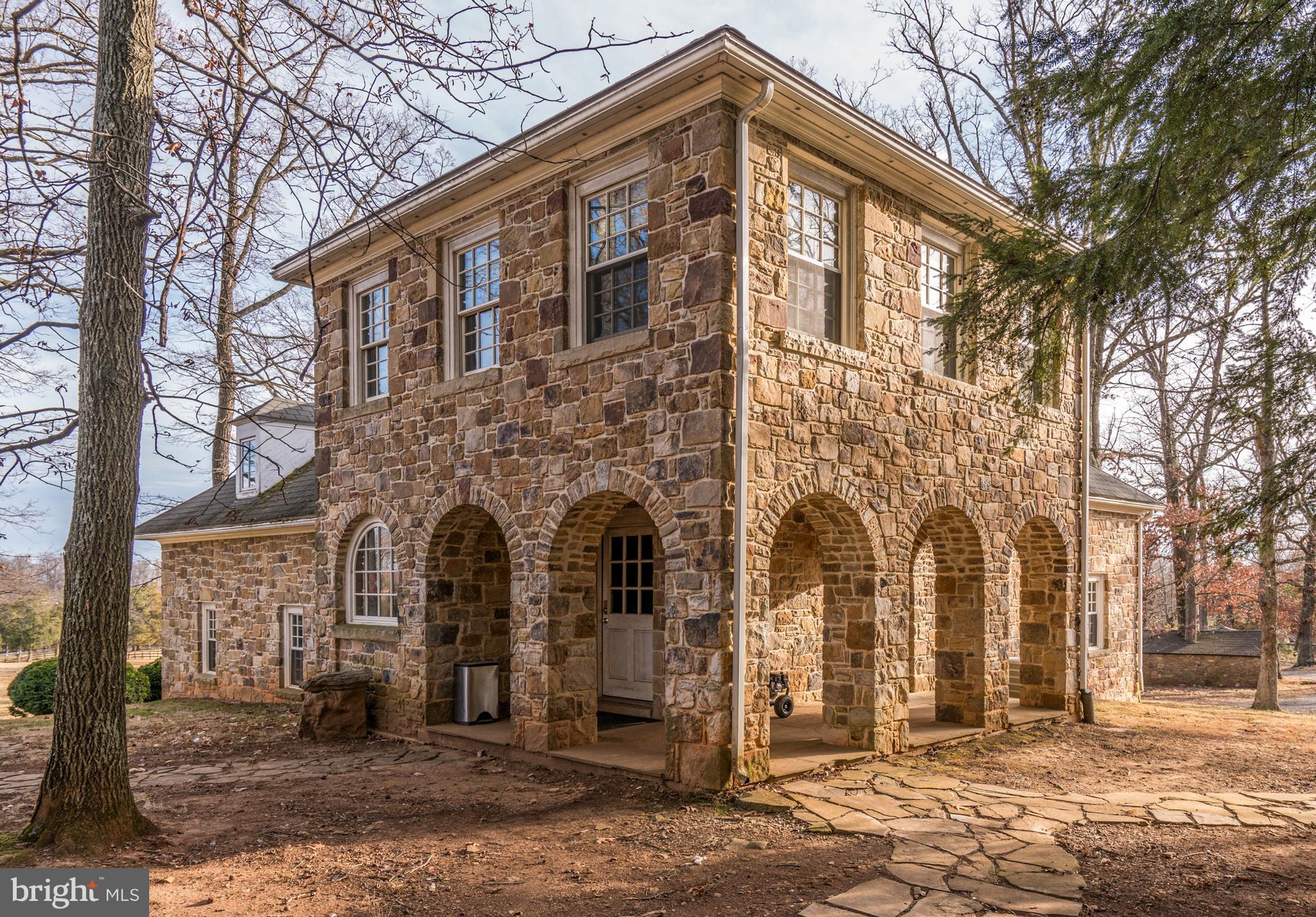 8523 Lees Ridge Road Warrenton, VA 20186 - Photo 20 of 30 Garage
