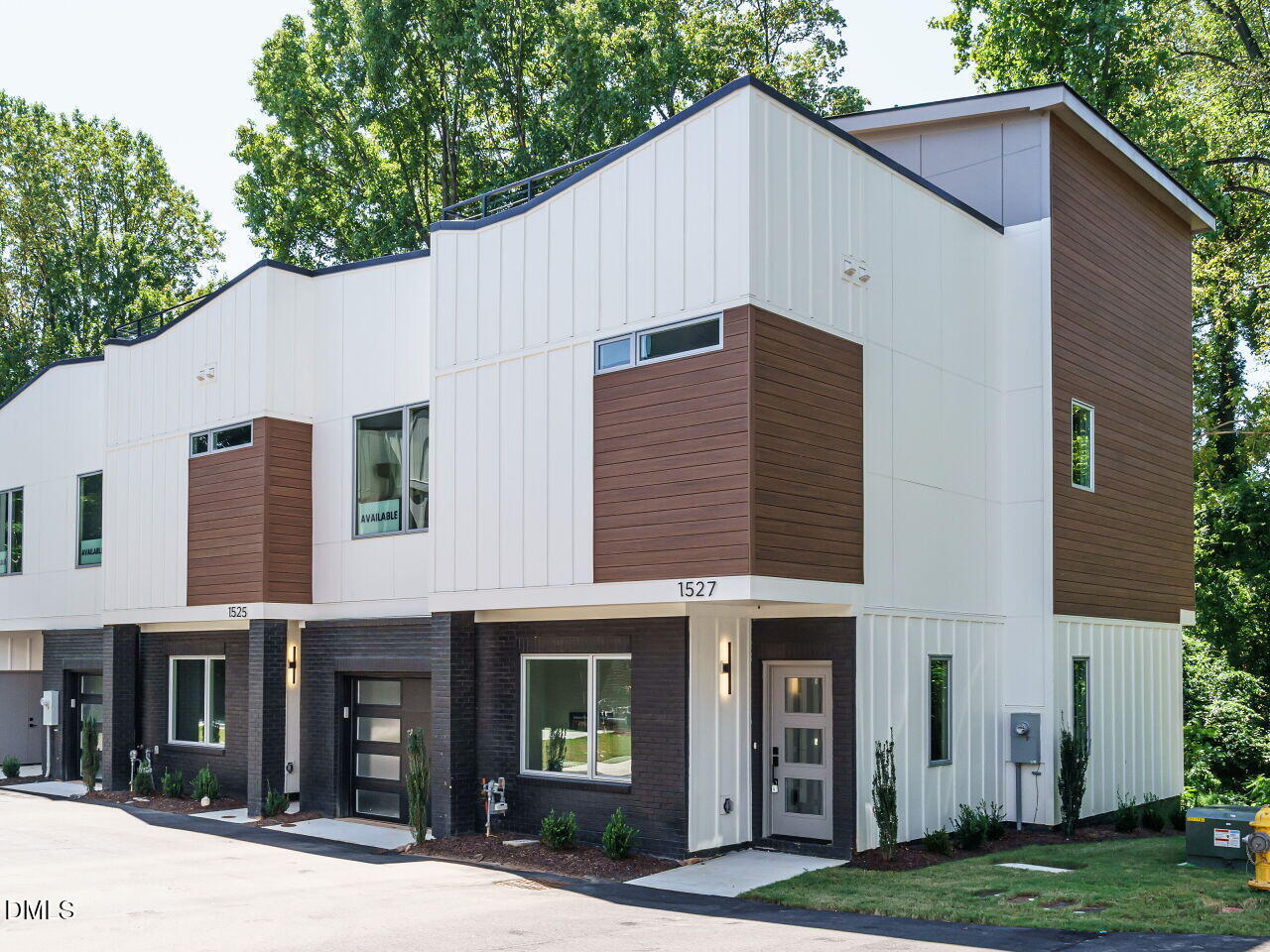 002-1280x960-corner-view