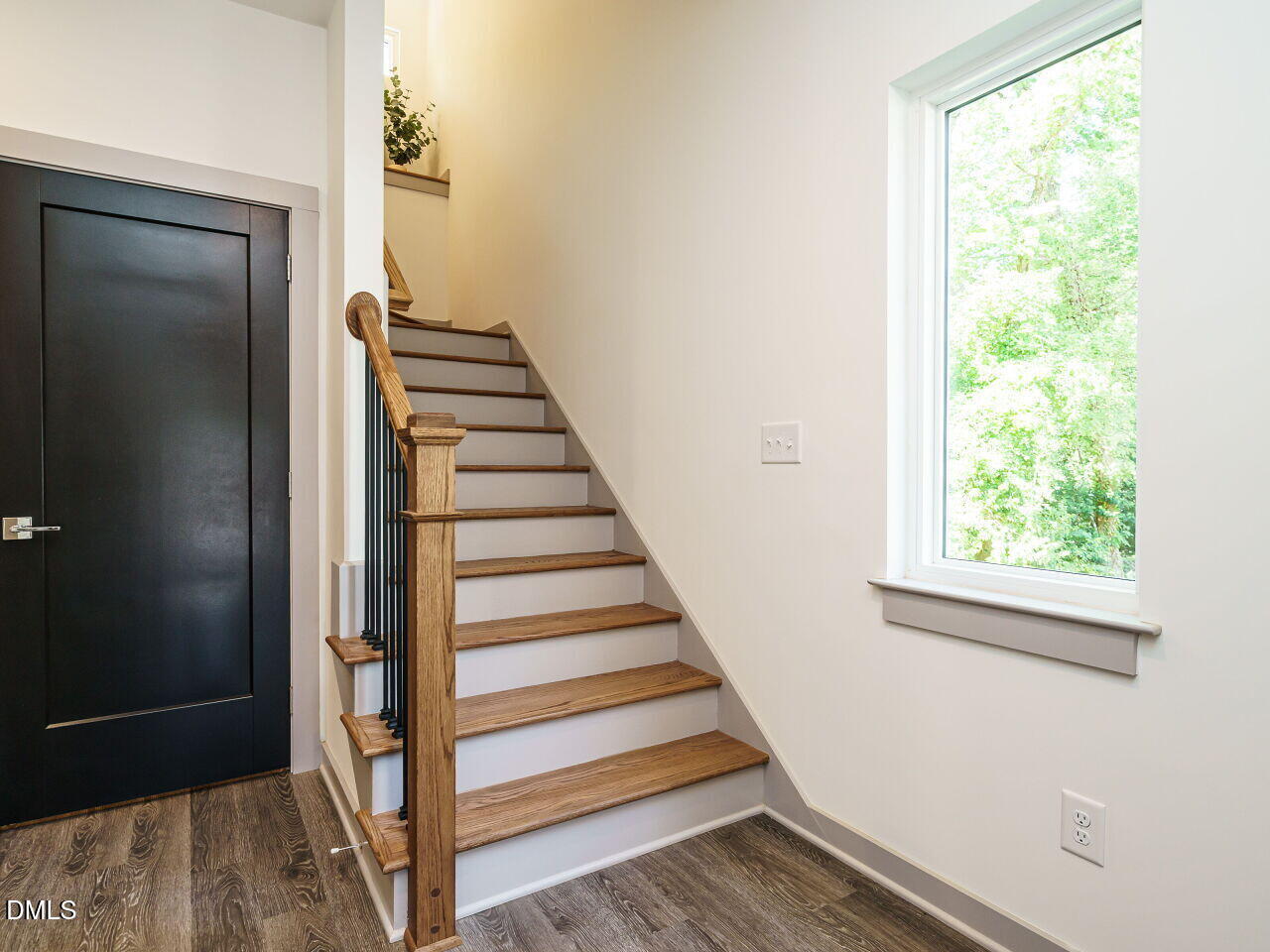 1527 Havenmont Court Raleigh, NC 27608 - Photo 12 of 41 005-1280x960-foyer