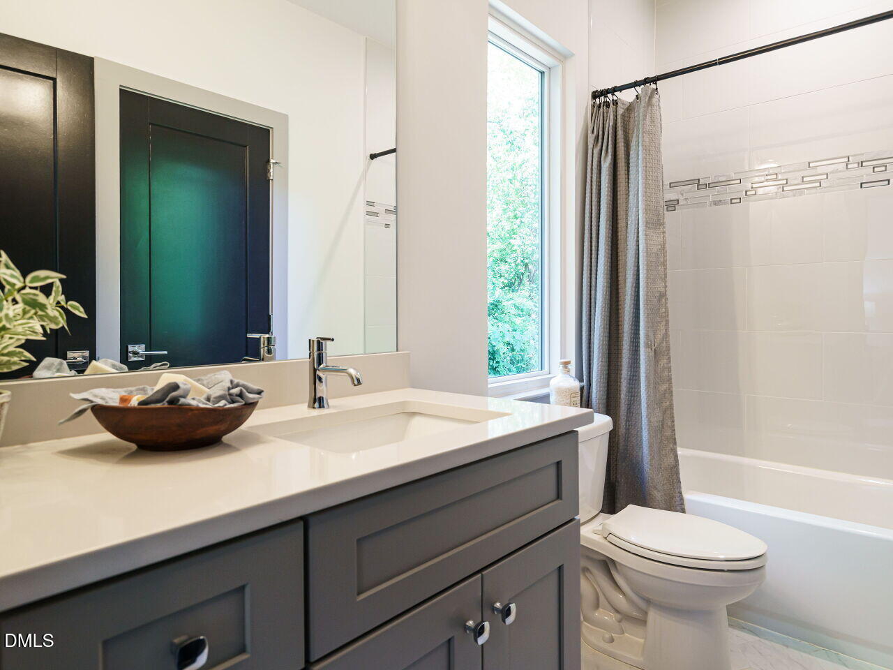 1527 Havenmont Court Raleigh, NC 27608 - Photo 14 of 41 010-1280x960-bathroom