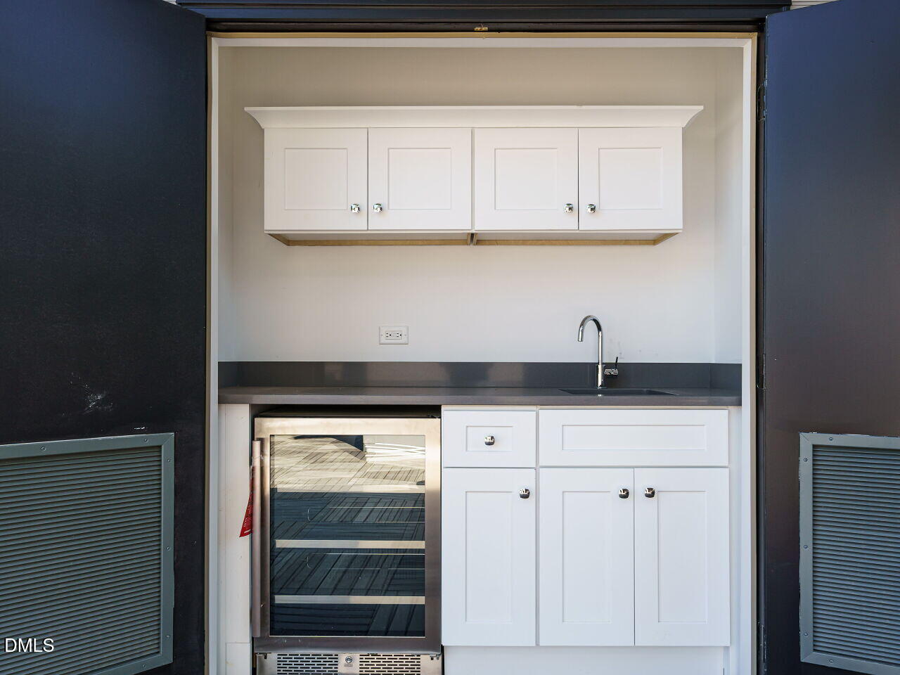 1527 Havenmont Court Raleigh, NC 27608 - Photo 34 of 41 035-1280x960-wet-bar