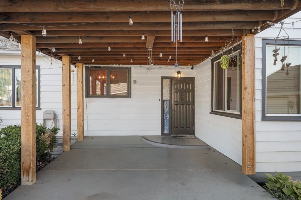 105 Howard Street Tekoa, WA 99033 - Photo 2 of 37