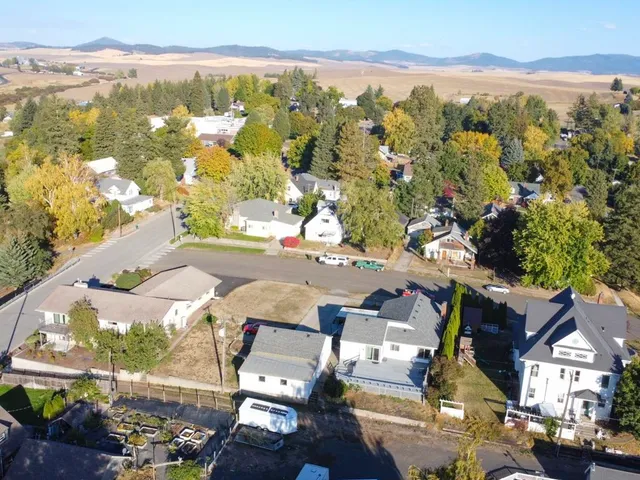 $395,000 | 105 Howard Street, Tekoa, WA 99033