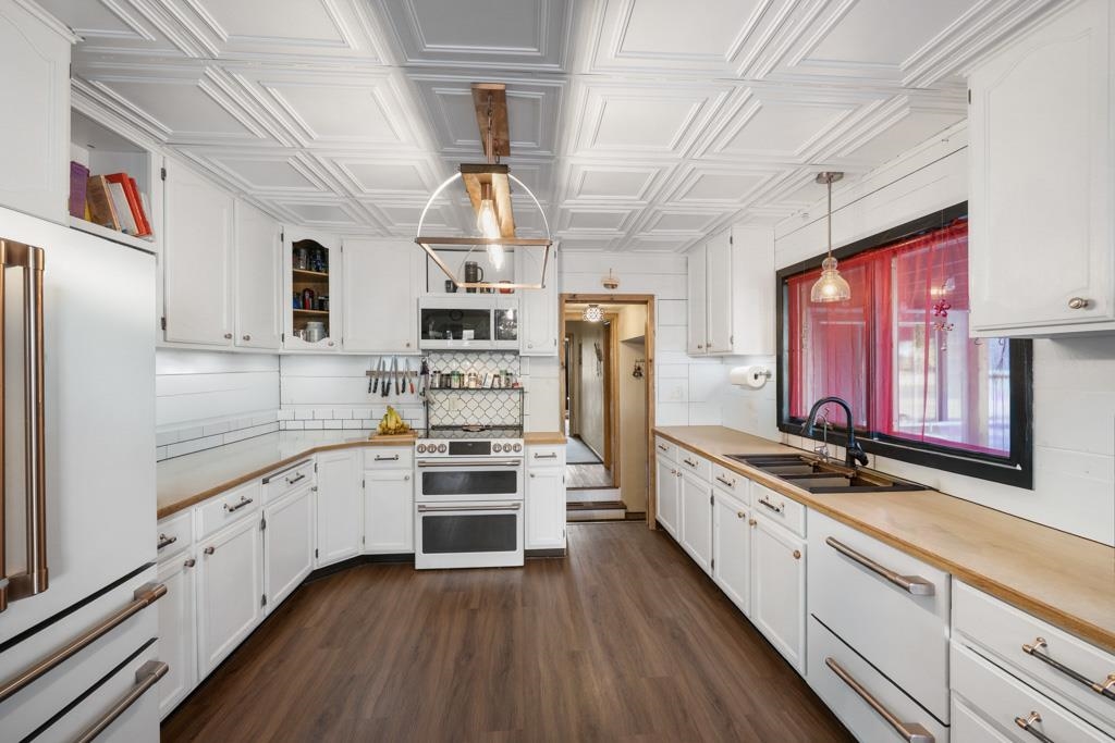 105 Howard Street Tekoa, WA 99033 - Photo 3 of 37