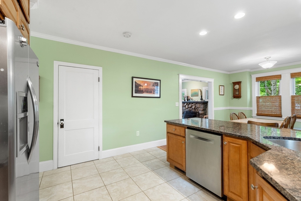 304 Lowell Street Reading, MA 01867 - Photo 15 of 32