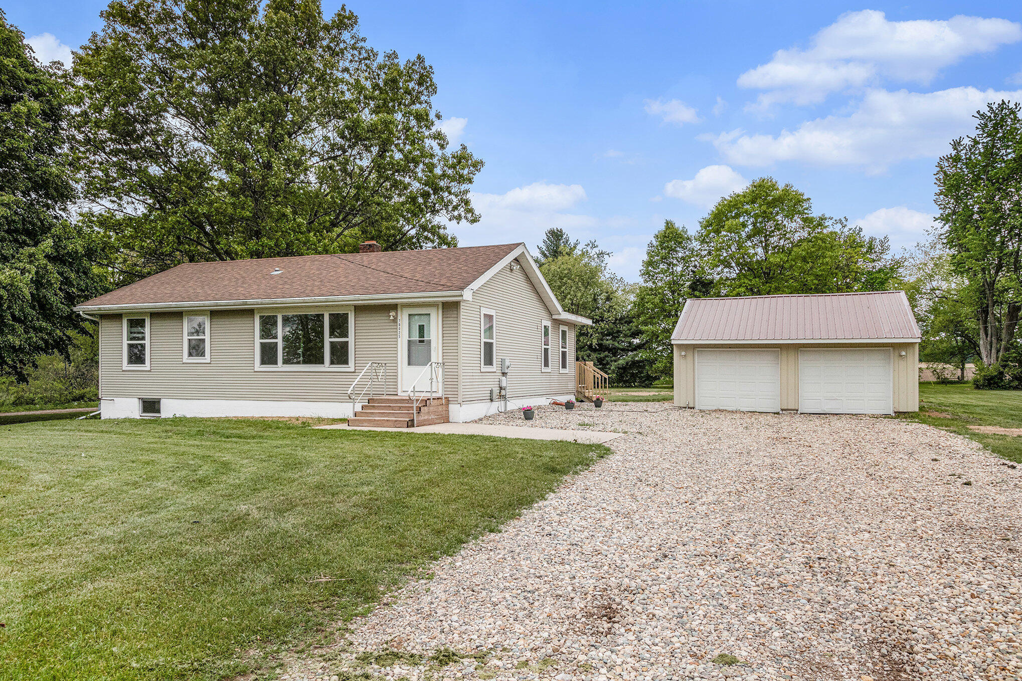 70025 Union Road Union, MI 49130 - Photo 3 of 20 Front Drive