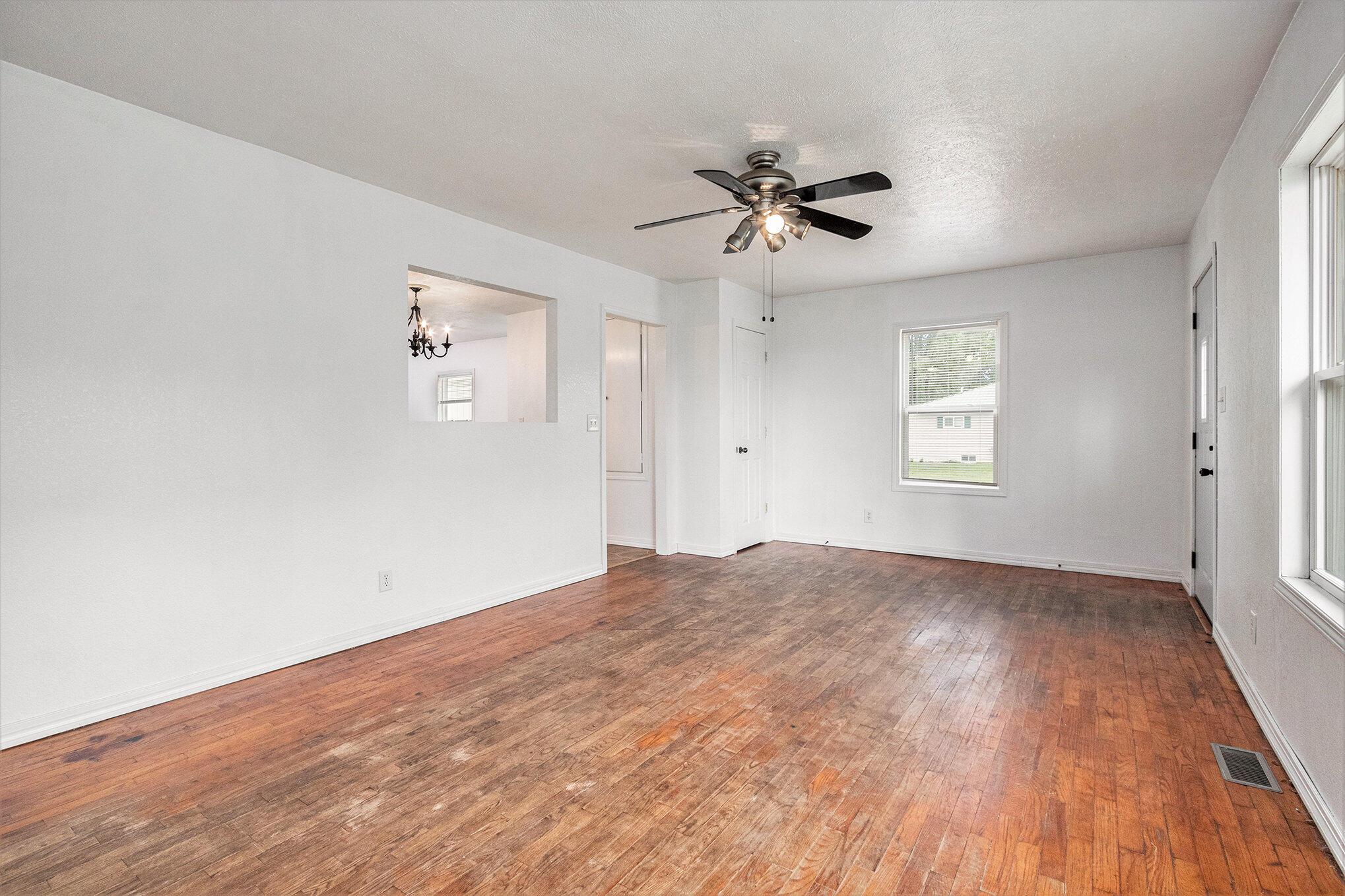 70025 Union Road Union, MI 49130 - Photo 5 of 20 Living Room