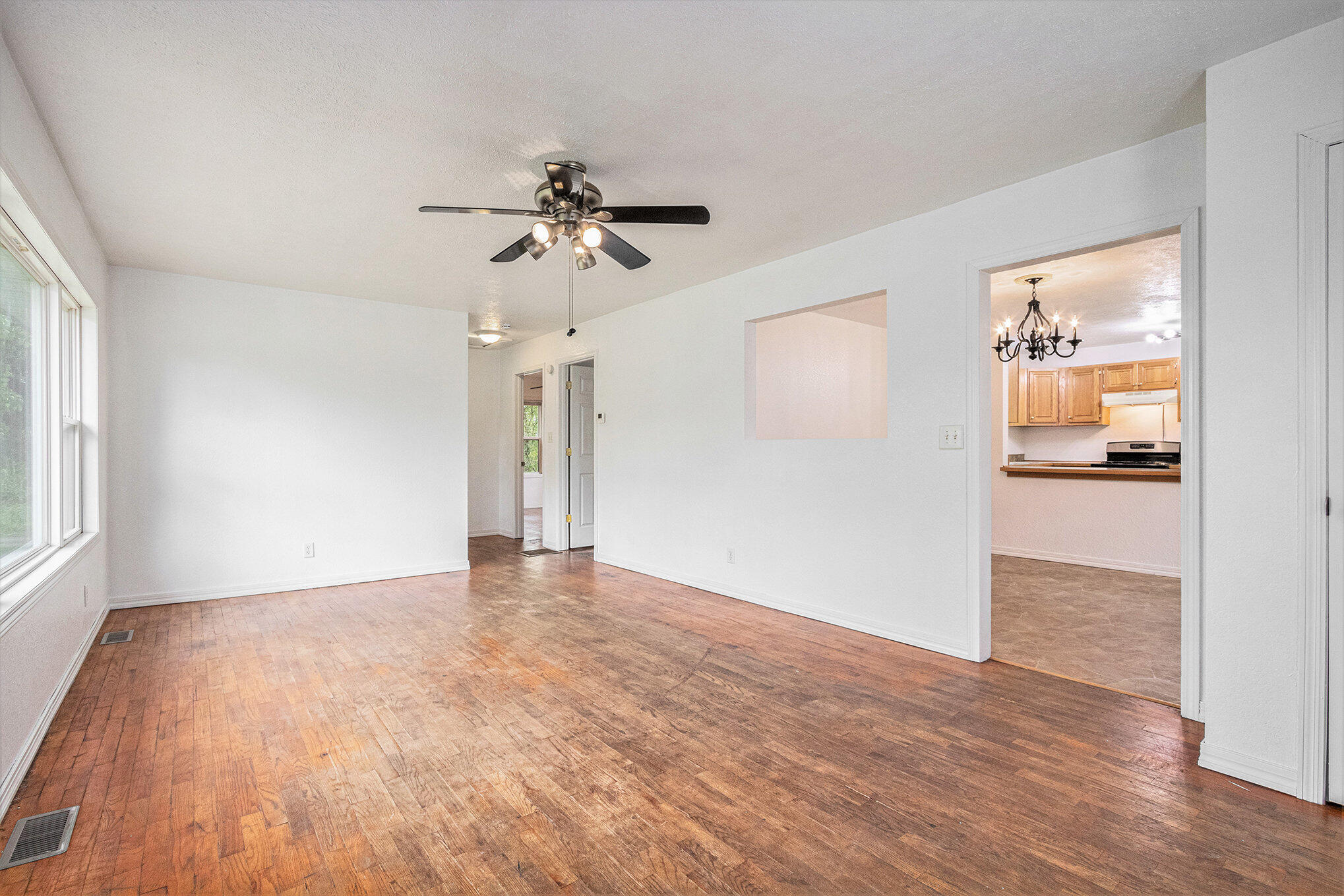 70025 Union Road Union, MI 49130 - Photo 6 of 20 Living Room