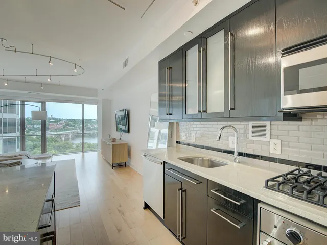 $795,000 | 1111 19th Street North, Unit 1509, Arlington, VA 22209