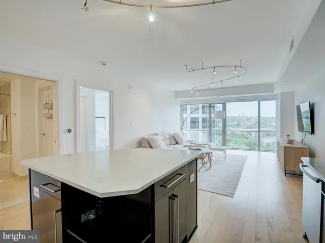 $795,000 | 1111 19th Street North, Unit 1509, Arlington, VA 22209