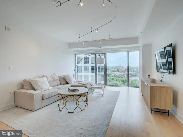 $795,000 | 1111 19th Street North, Unit 1509, Arlington, VA 22209