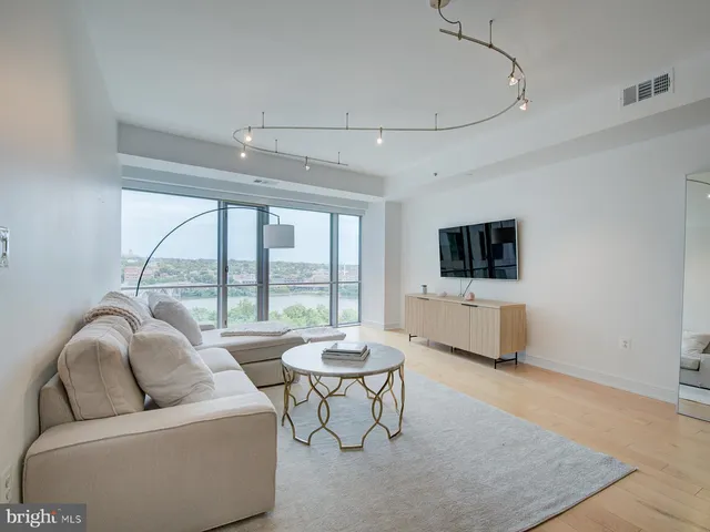 $795,000 | 1111 19th Street North, Unit 1509, Arlington, VA 22209