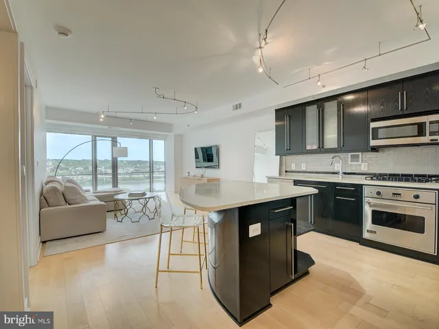 $795,000 | 1111 19th Street North, Unit 1509, Arlington, VA 22209