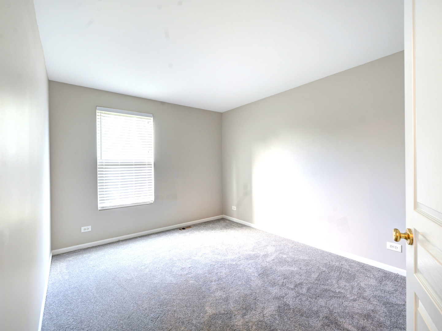 6 Forsythia Court Bolingbrook, IL 60490 - Photo 22 of 28 an empty room with a window