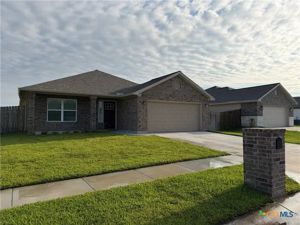 $325,000 | 108 Boulder Ridge Drive, Cuero, TX 77954