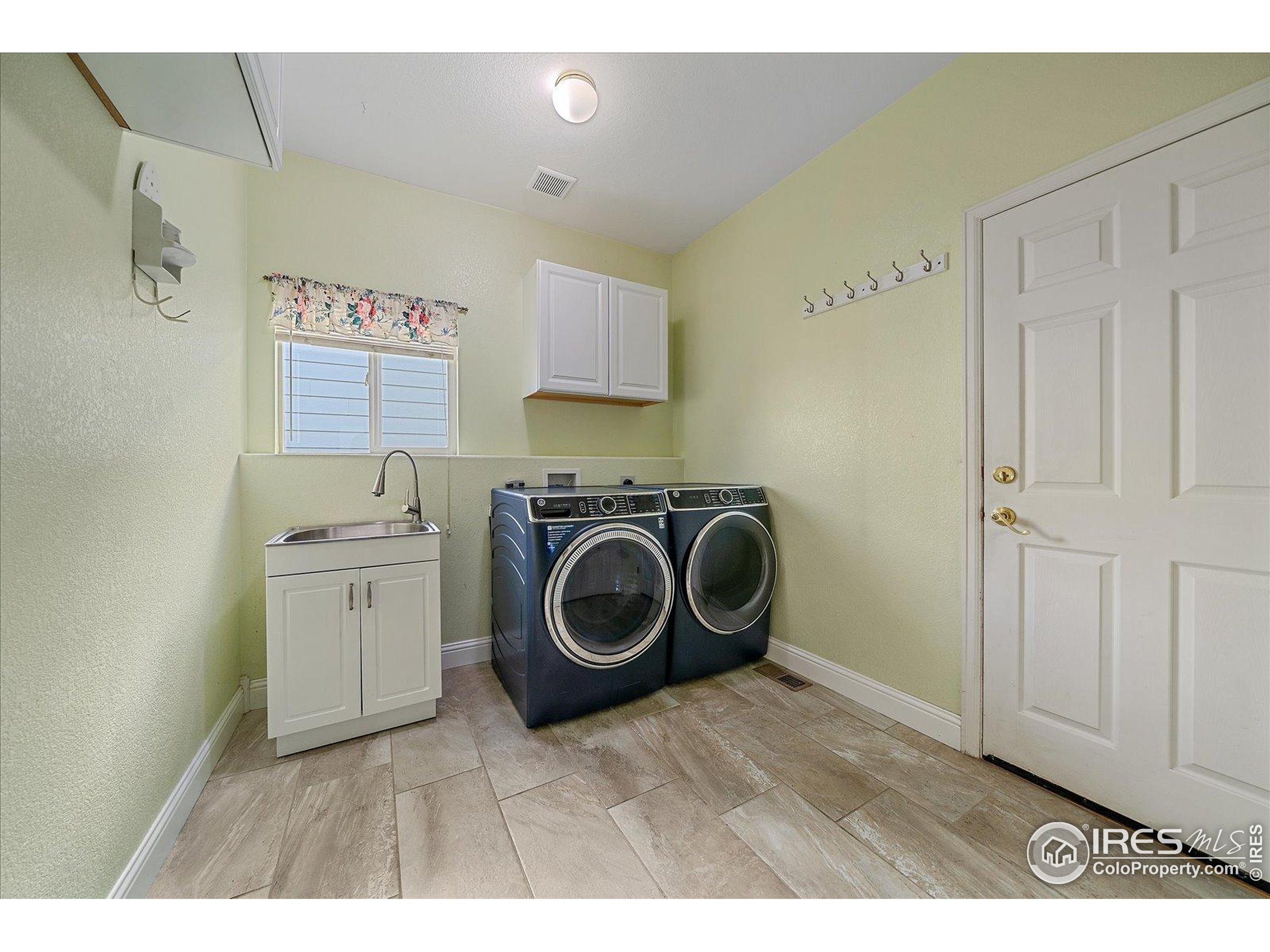 1320 West 12th Avenue Broomfield, CO 80020 - Photo 20 of 50 a utility room with sink dryer and washer