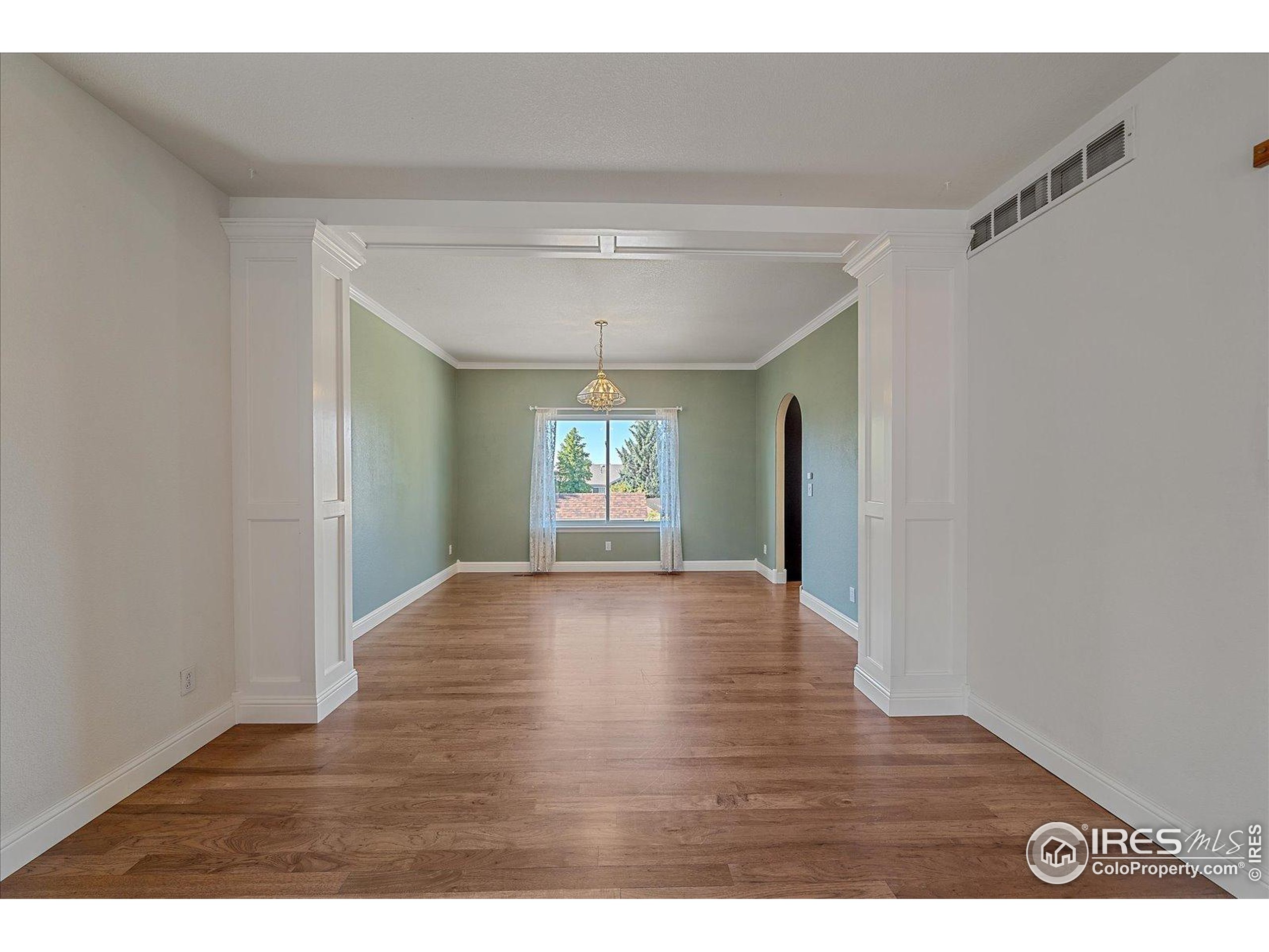 1320 West 12th Avenue Broomfield, CO 80020 - Photo 6 of 50 a view of an empty room and window