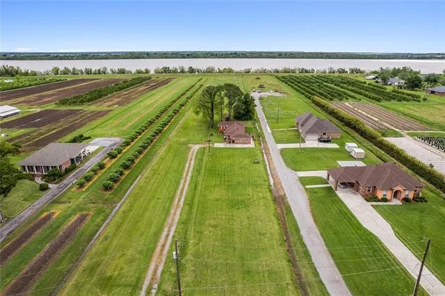 $325,000 | 14159 Highway 23, Belle Chasse, LA 70037