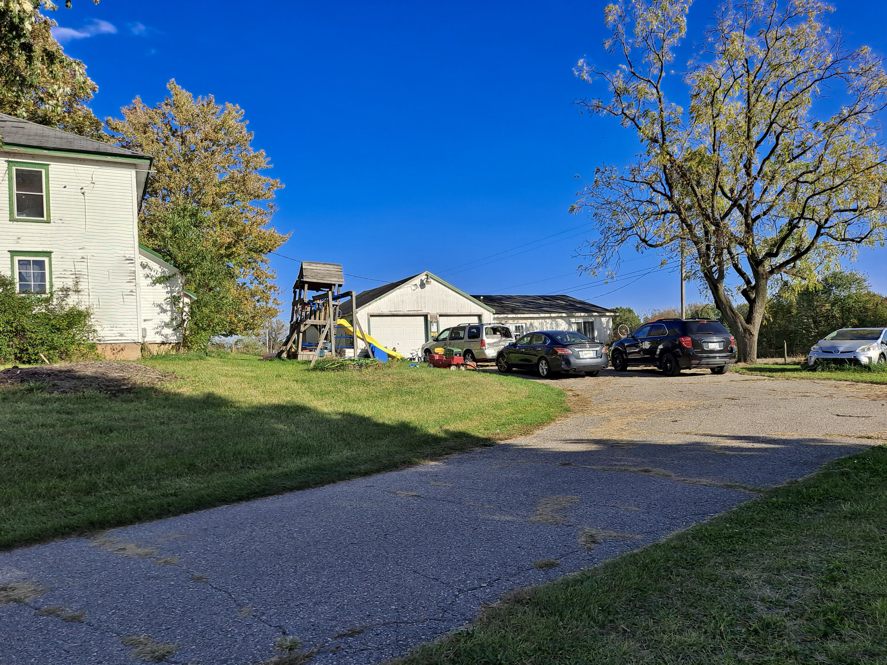 9917 Cady Road Jackson, MI 49201 - Photo 2 of 4 27 exterior drive way