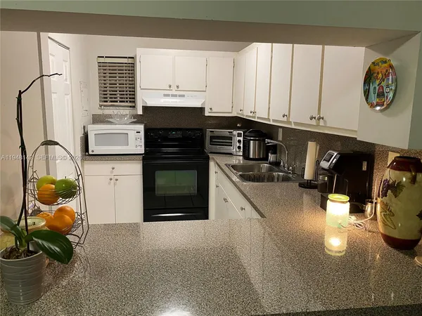 $1,900 | 1890 West 56th Street, Unit 1221, Hialeah, FL 33012