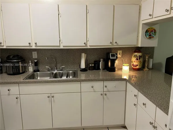 $1,900 | 1890 West 56th Street, Unit 1221, Hialeah, FL 33012