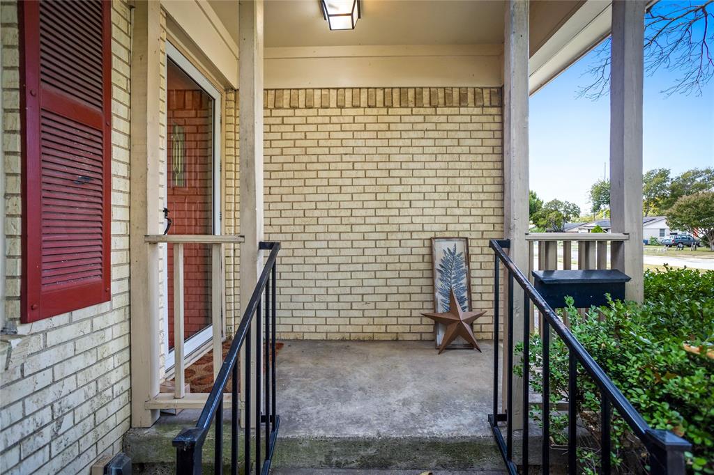 435 Hanbee Street Richardson, TX 75080 - Photo 5 of 36 View of covered porch.