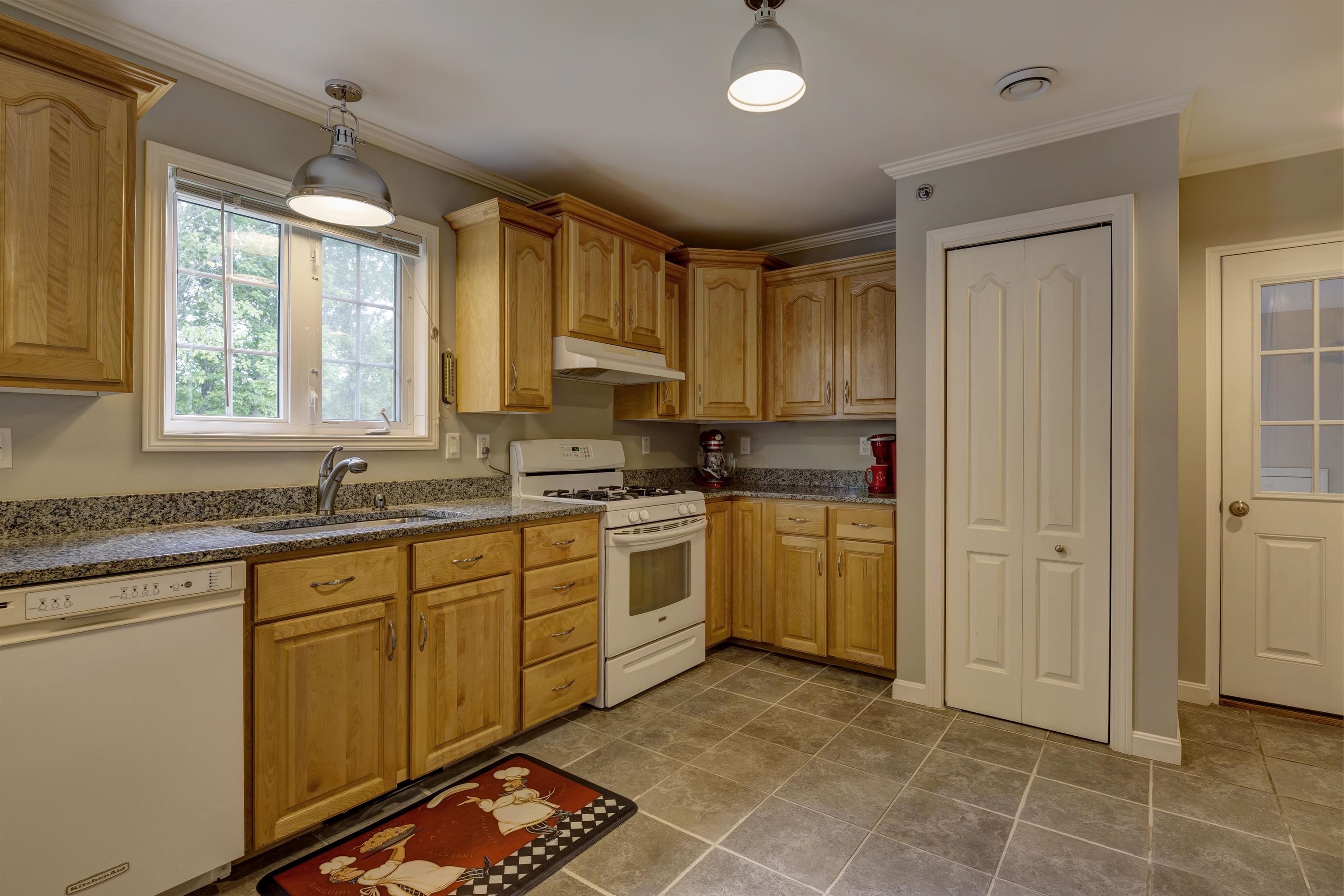 9 Farr Road Lebanon, NH 03766 - Photo 11 of 37