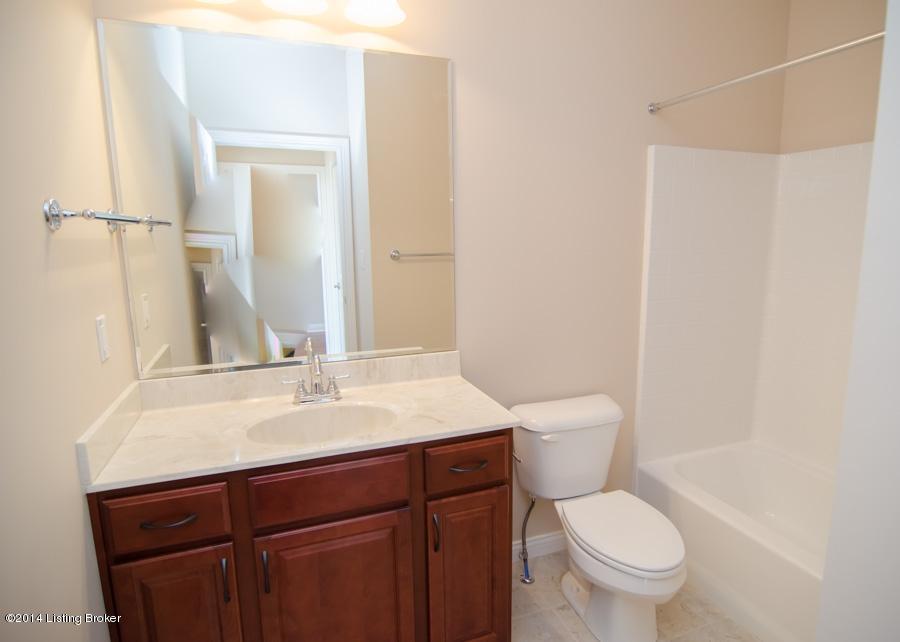912 Ridge Point Drive Louisville, KY 40299 - Photo 23 of 28 Guest Bath