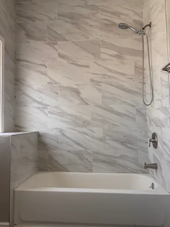 $2,600 | 620 Oneida Street, Joliet, IL 60435