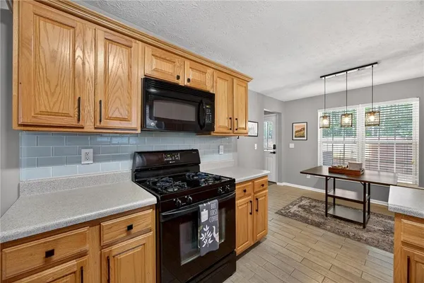 $2,200 | 9899 Vista Circle, Union City, GA 30291
