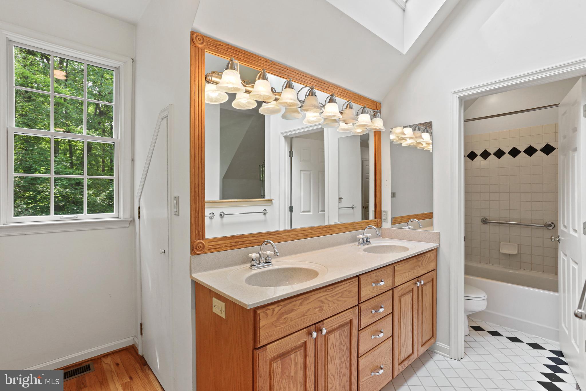 1828 Circle Road Towson, MD 21204 - Photo 20 of 37 Upper Floor Full Bath