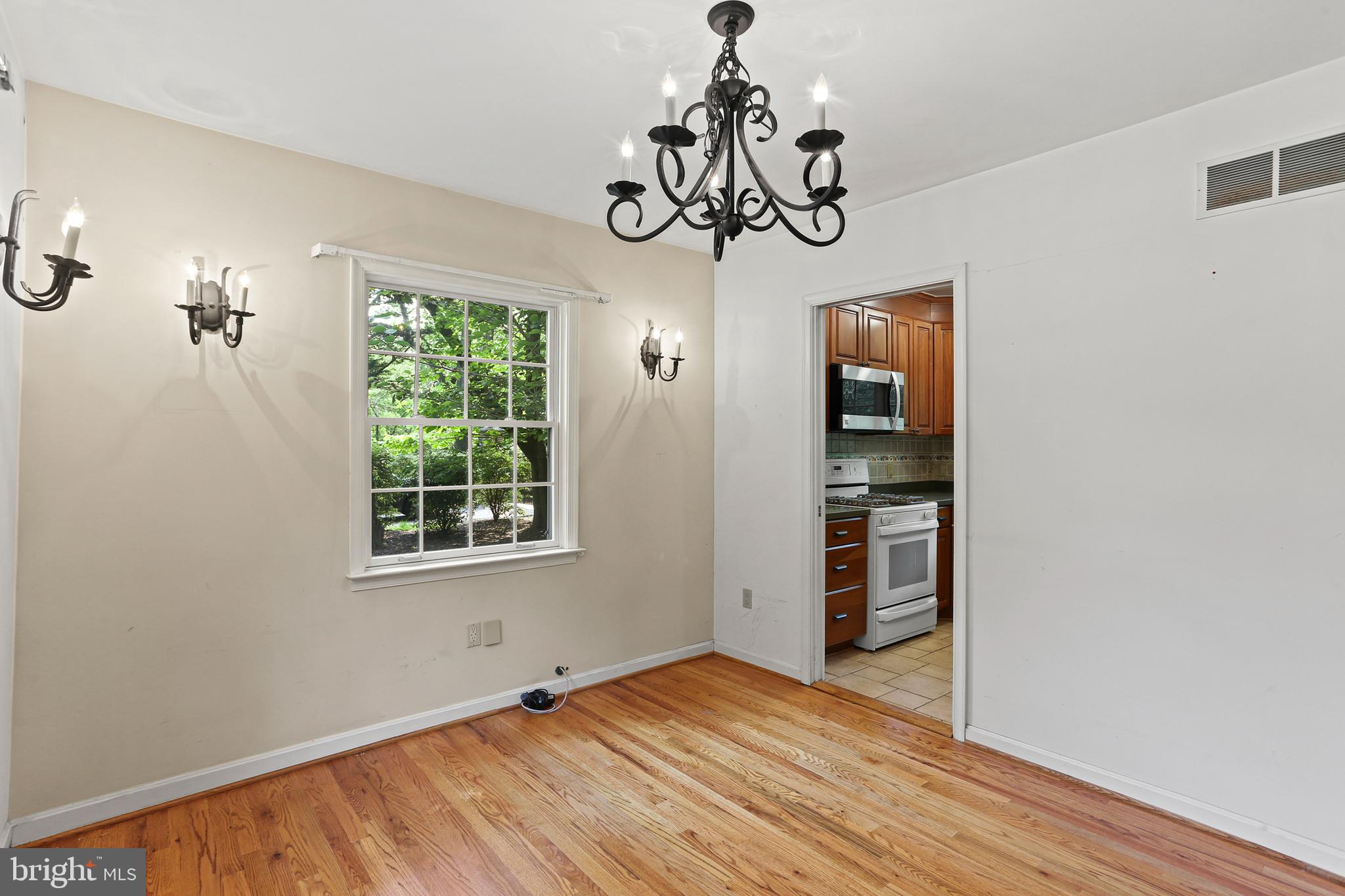 1828 Circle Road Towson, MD 21204 - Photo 9 of 37 Dining Room