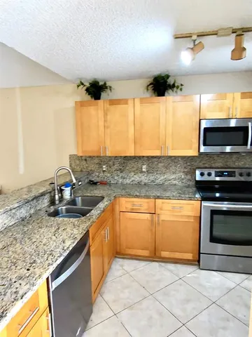 $2,800 | 6301 Seminole Terrace, Margate, FL 33063