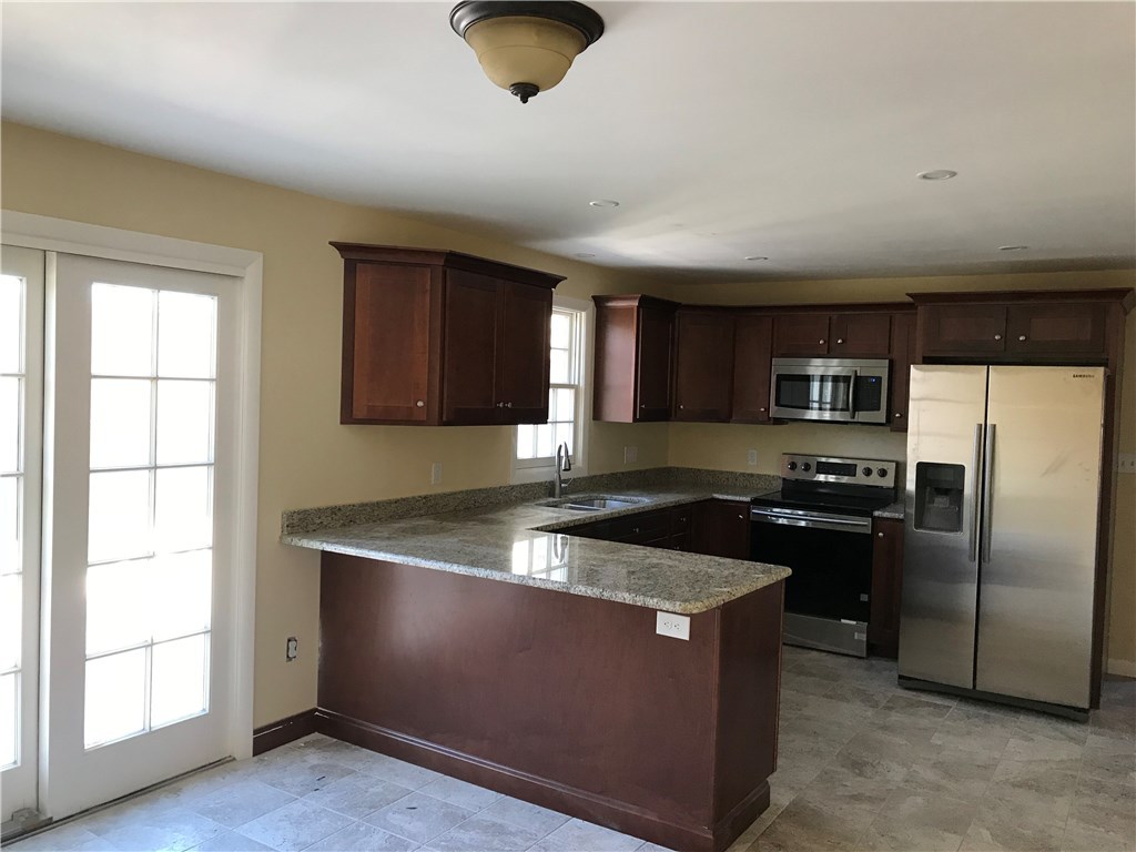 651 Main Road Westport, MA 02790 - Photo 3 of 14 Gallery Image 3
