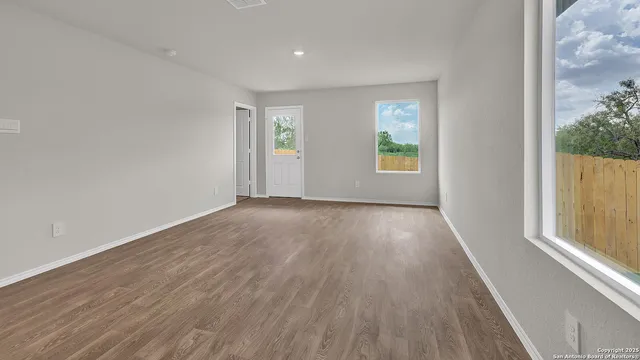 $186,990 | 402 Wild Goose Drive, Luling, TX 78648