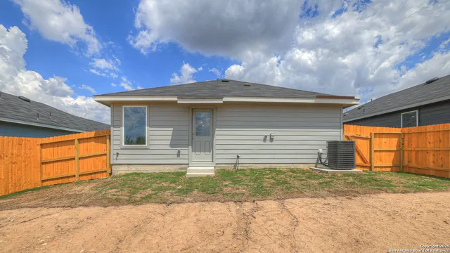 $186,990 | 402 Wild Goose Drive, Luling, TX 78648