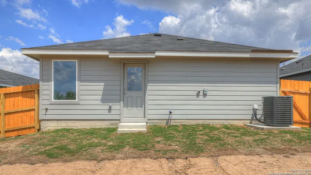 $186,990 | 402 Wild Goose Drive, Luling, TX 78648