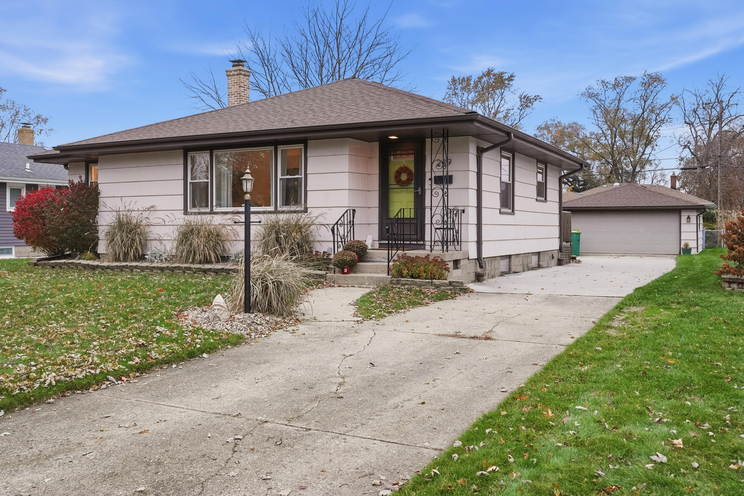 249 Briar Lane Munster, IN 46321 - Photo 2 of 17 2500x1668