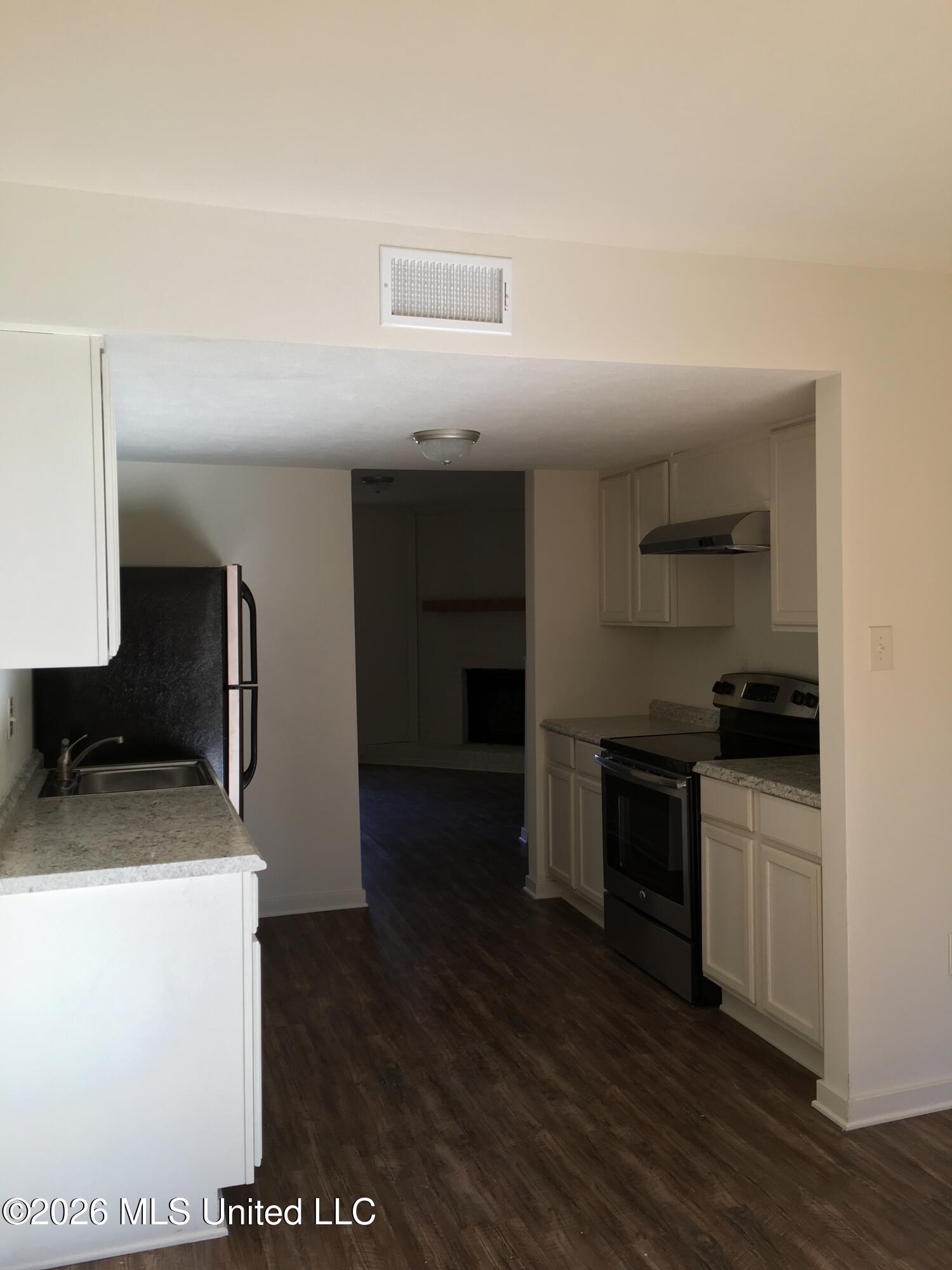 1050 Monroe Street, Unit ABCD Jackson, MS 39202 - Photo 9 of 26 2015-12-18 11.02.48