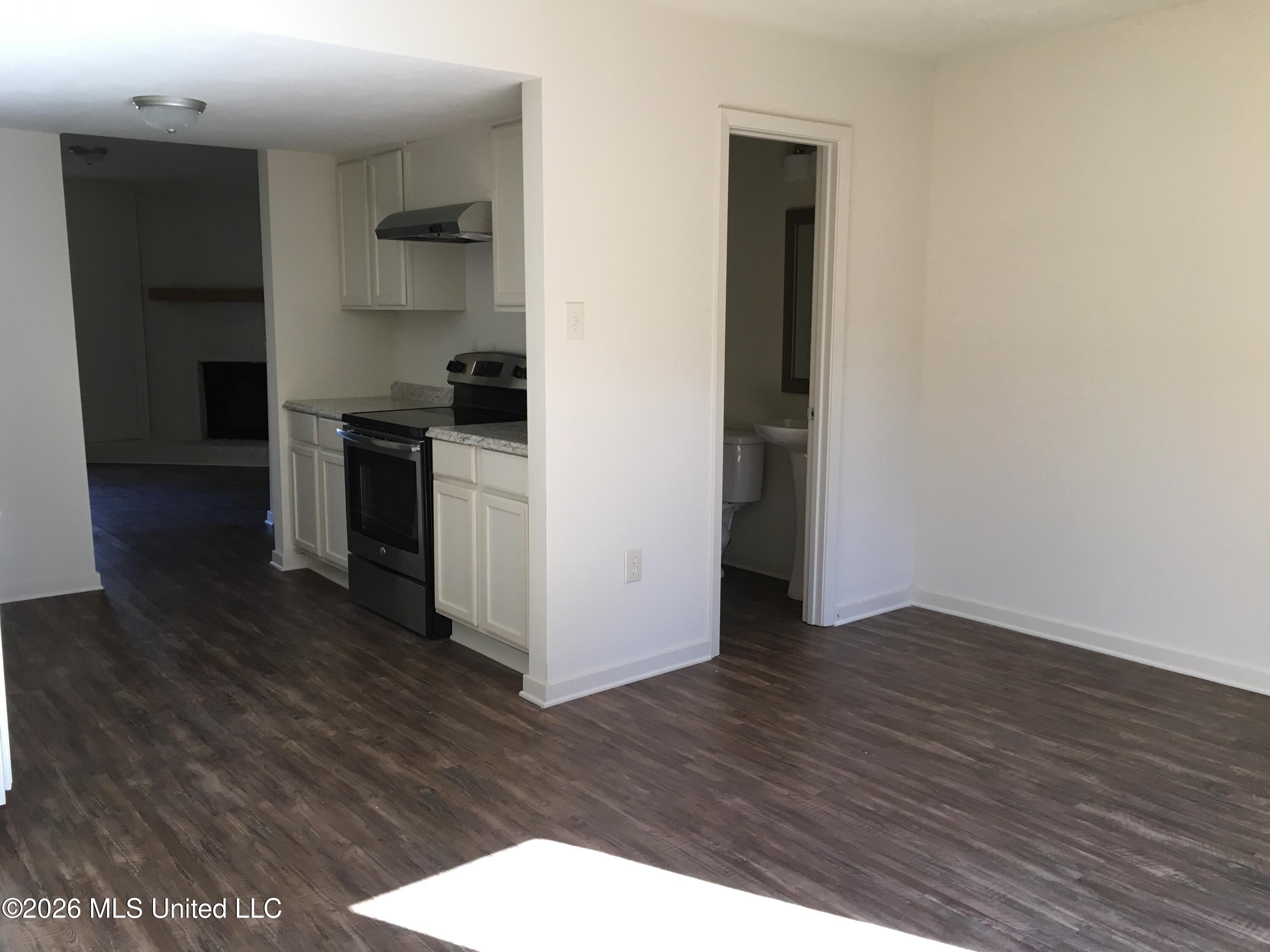 1050 Monroe Street, Unit ABCD Jackson, MS 39202 - Photo 10 of 26 2015-12-18 11.02.58