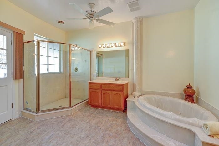 1740 Penasco Road El Cajon, CA 92019 - Photo 10 of 15 Spa like Master bath.