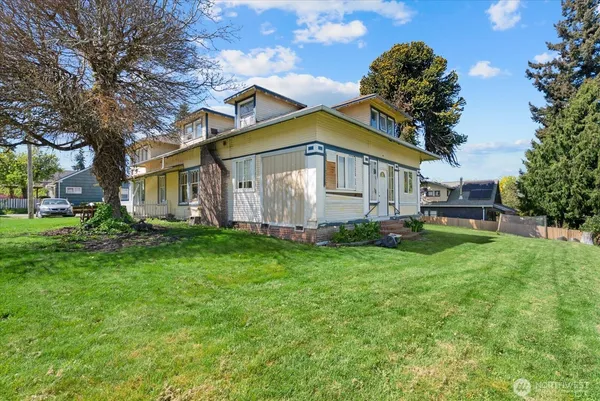 $1,050,000 | 3732 Rockefeller Avenue, Everett, WA 98201