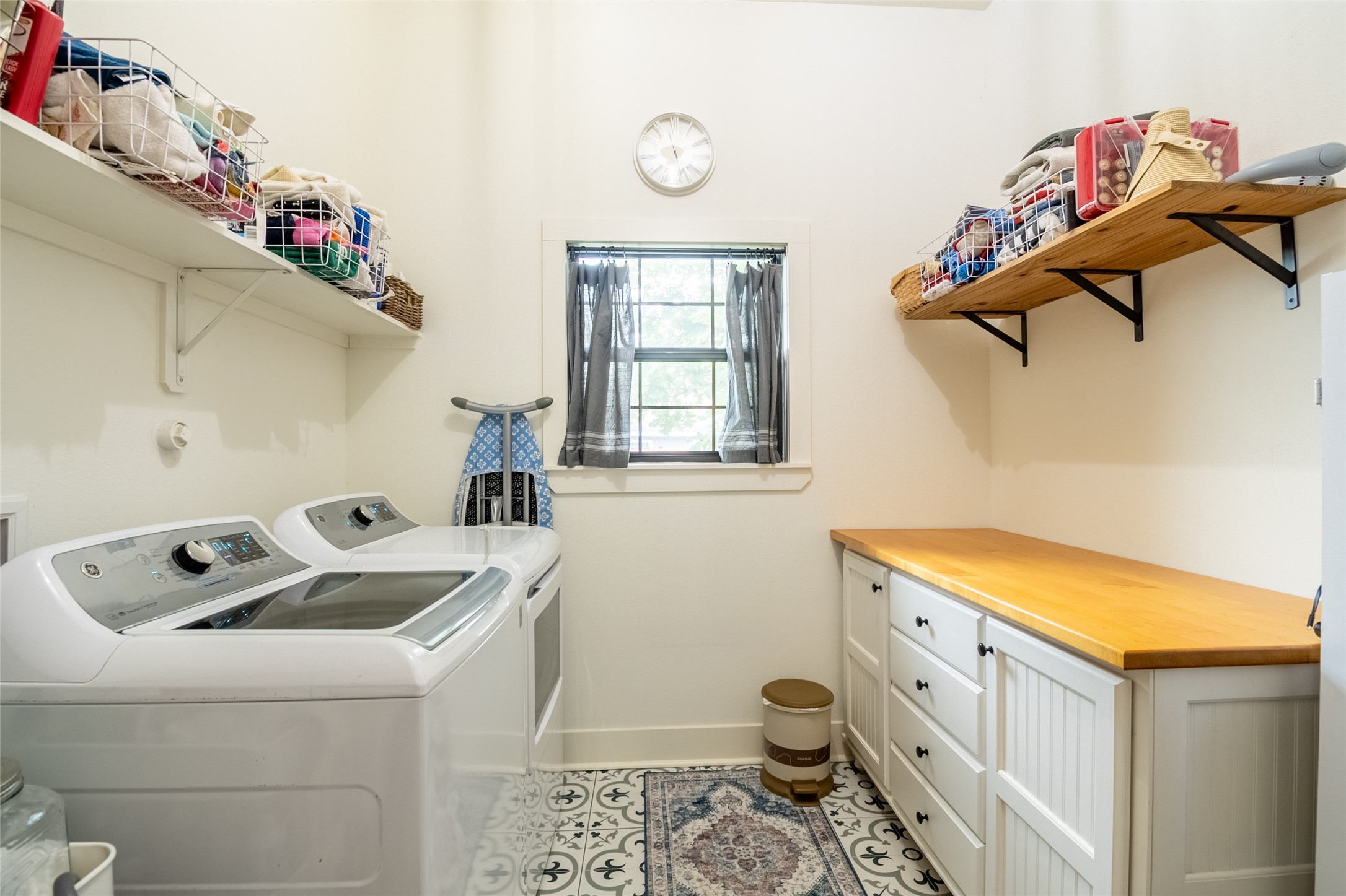 200 Carl Street Houston, TX 77009 - Photo 28 of 32 a utility room with dryer and washer