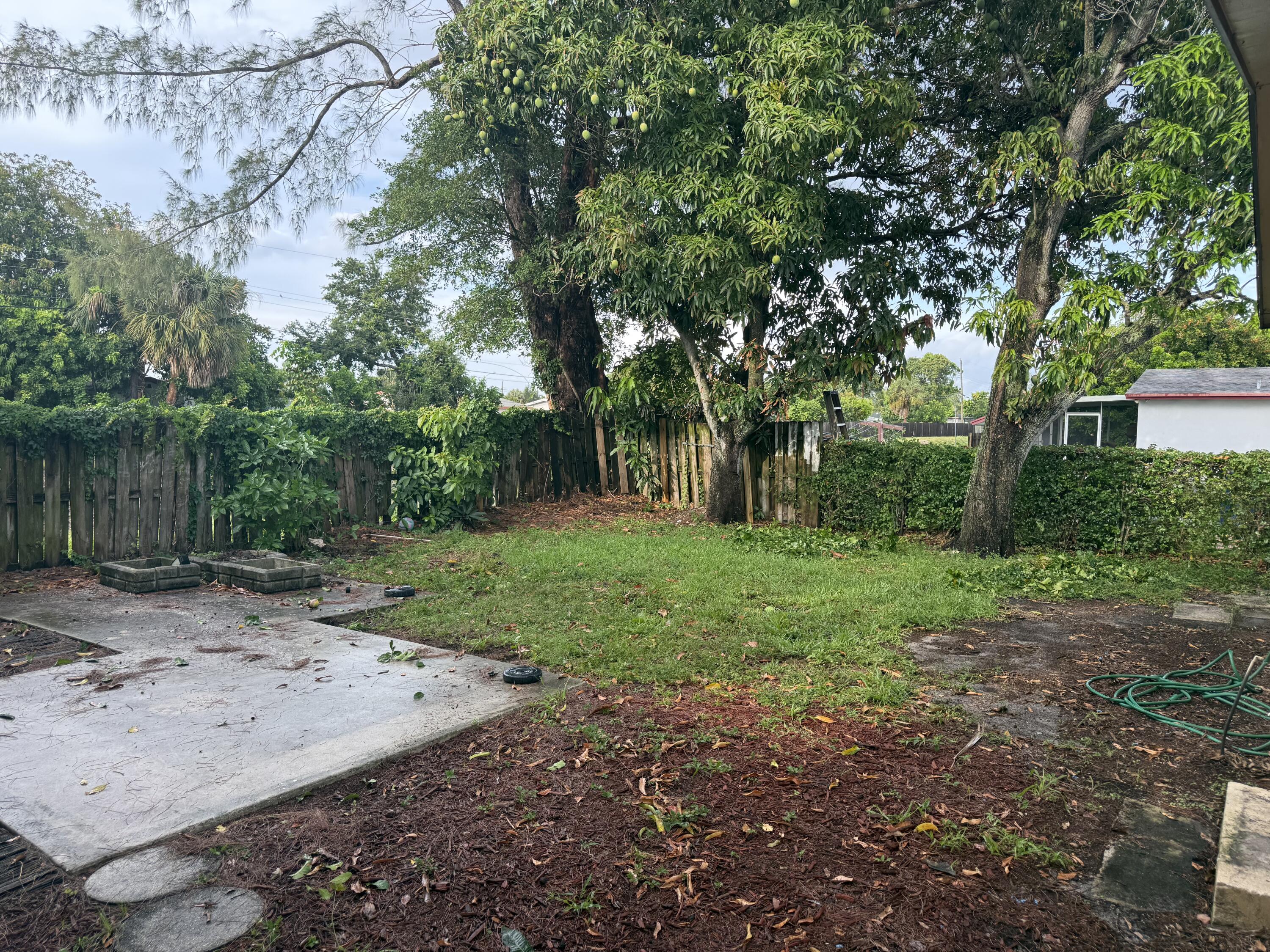 1676 West 10th Street Riviera Beach, FL 33404 - Photo 13 of 13 IMG_0860