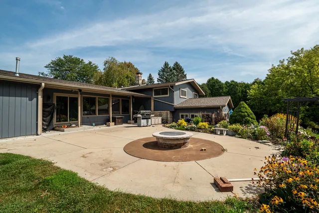 $674,900 | 8201 Fairmont Lane, Greendale, WI 53129