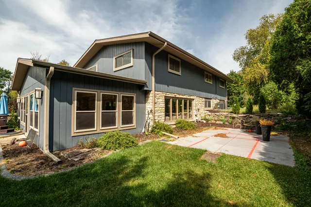 $674,900 | 8201 Fairmont Lane, Greendale, WI 53129