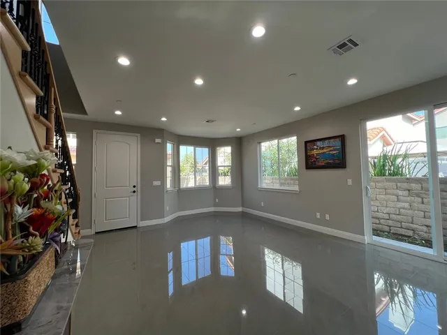 a view of livingroom with furniture