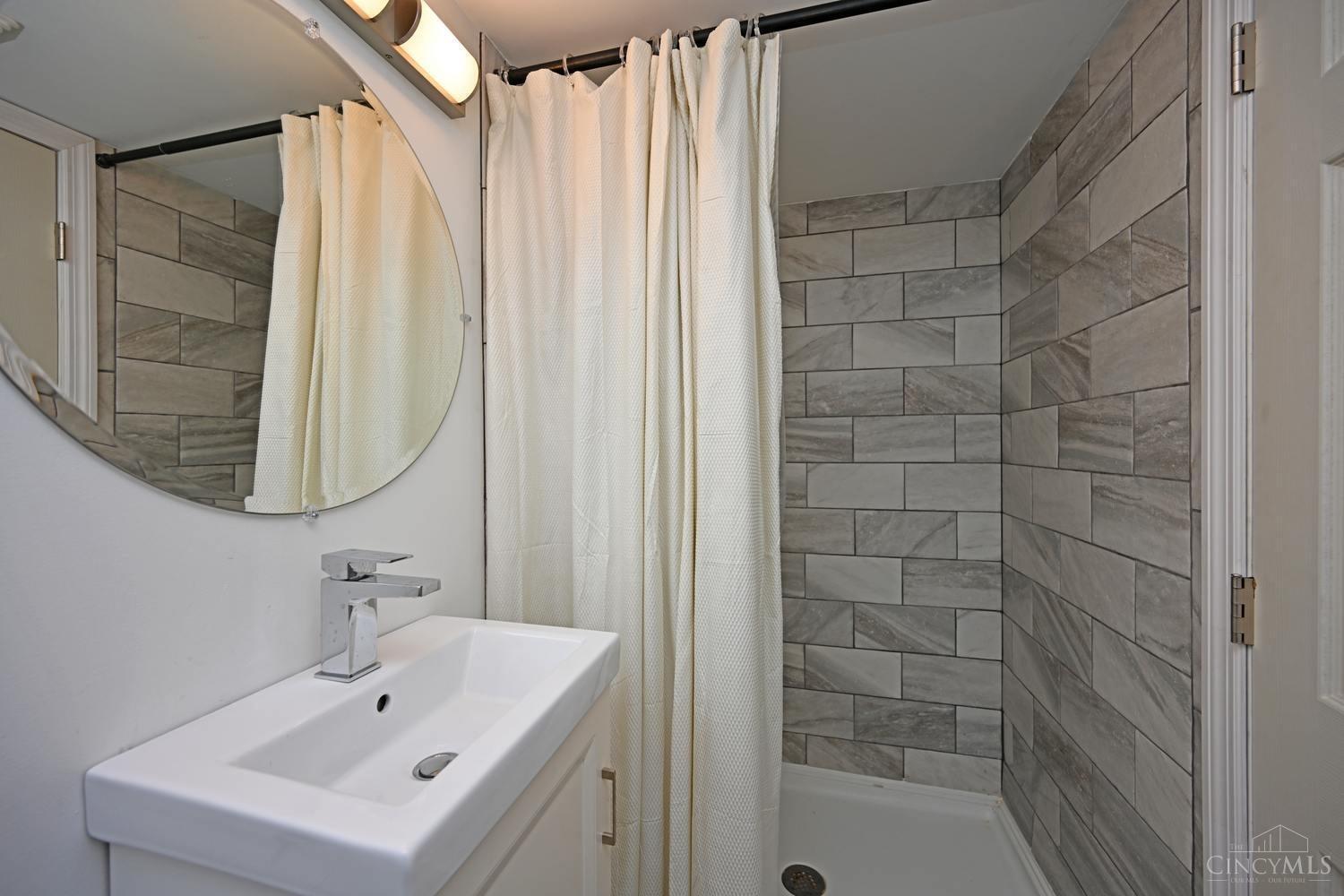 5146 Valley Ridge Road Cincinnati, OH 45247 - Photo 13 of 26 Gallery Image 13